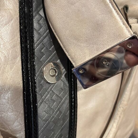 LAMB by Gwen Stefani Pearl Leather Bowling Bag and Matching Wallet - Picture 9 of 16